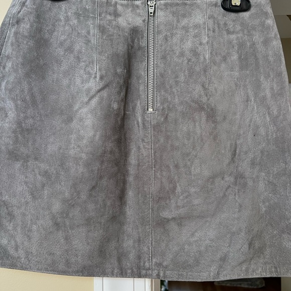 Blank NYC Grey suede mini skirt size 26 - Picture 2 of 3